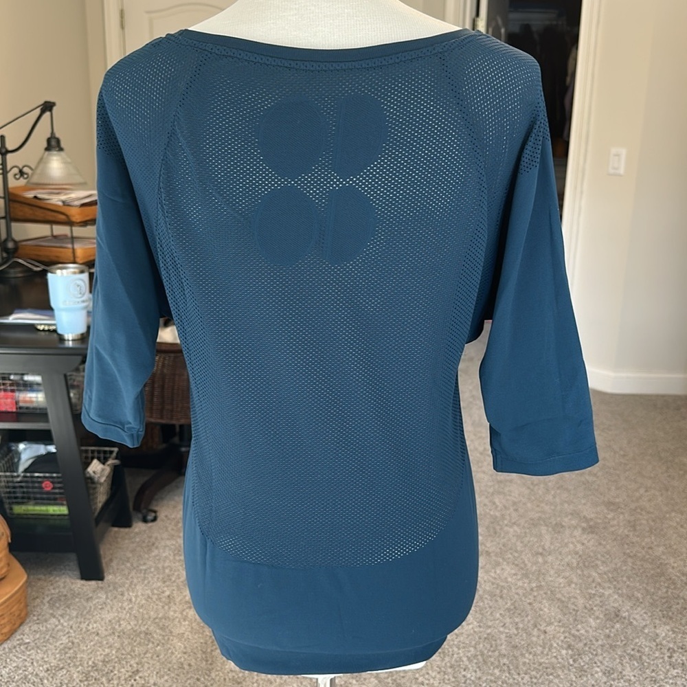 Sweaty Betty Style SB2508A Dharana Yoga Tee Mesh, 3/4 Sleeves, Small, EUC - Picture 5 of 6